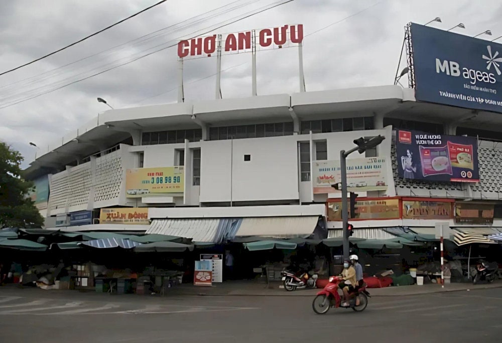 An Cuu Market: Where the daily life of Hue people takes place most authentically and intimately
